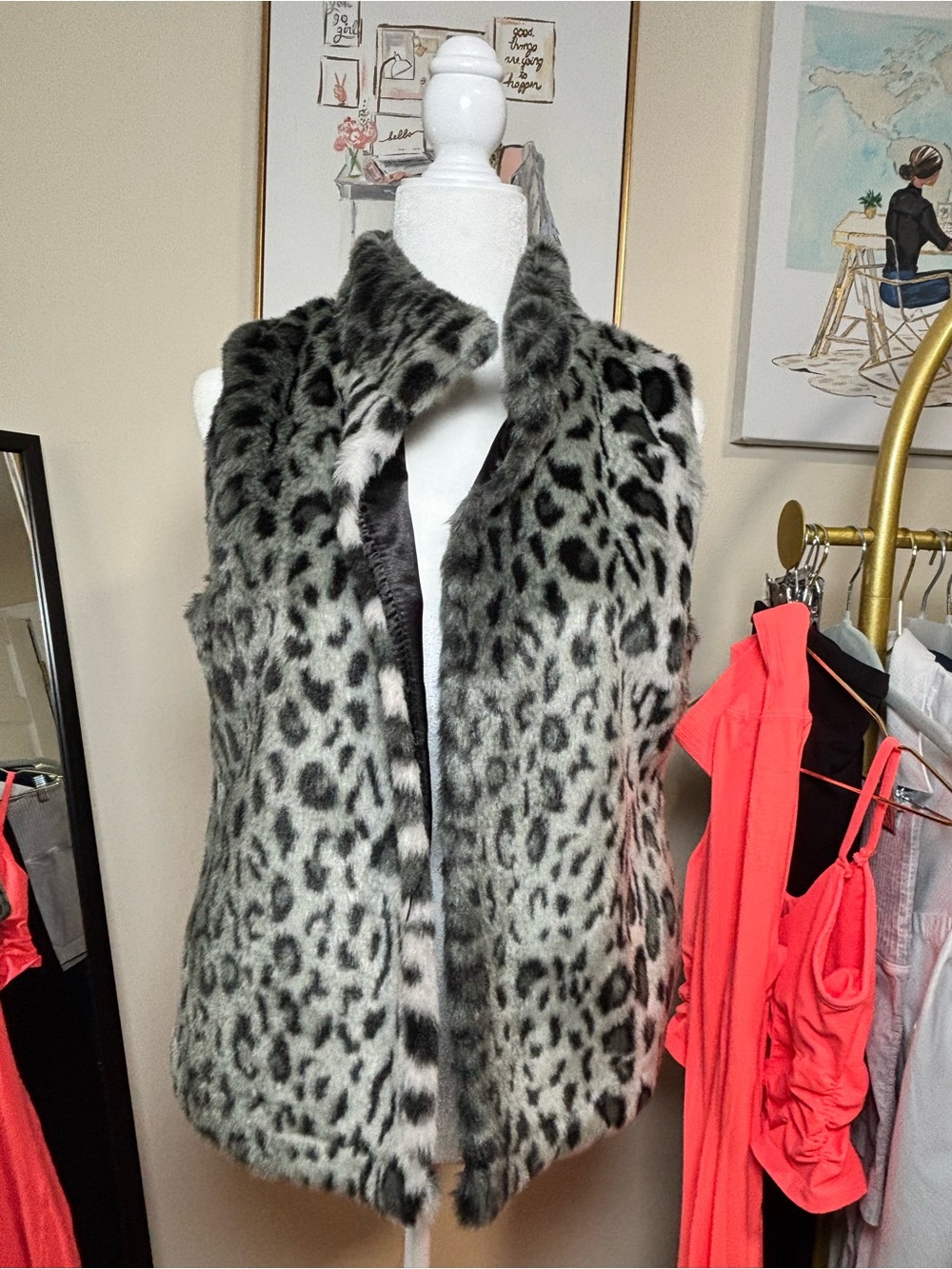 Charming Charlie Gray Leopard Print Faux Fur Vest S/M